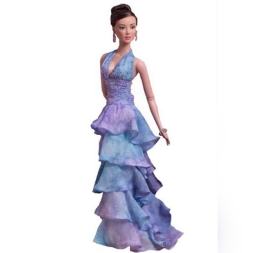 NRFB Watercolor Cool Carrie 16" Tonner doll NRFB New